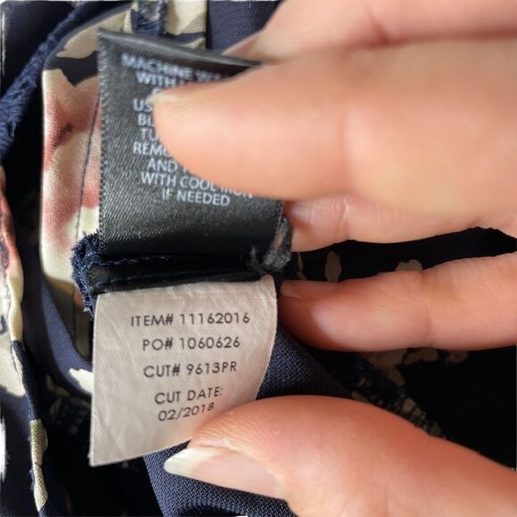 Torrid Floral print lace inset cold shoulder top 1 1x - Picture 12 of 12